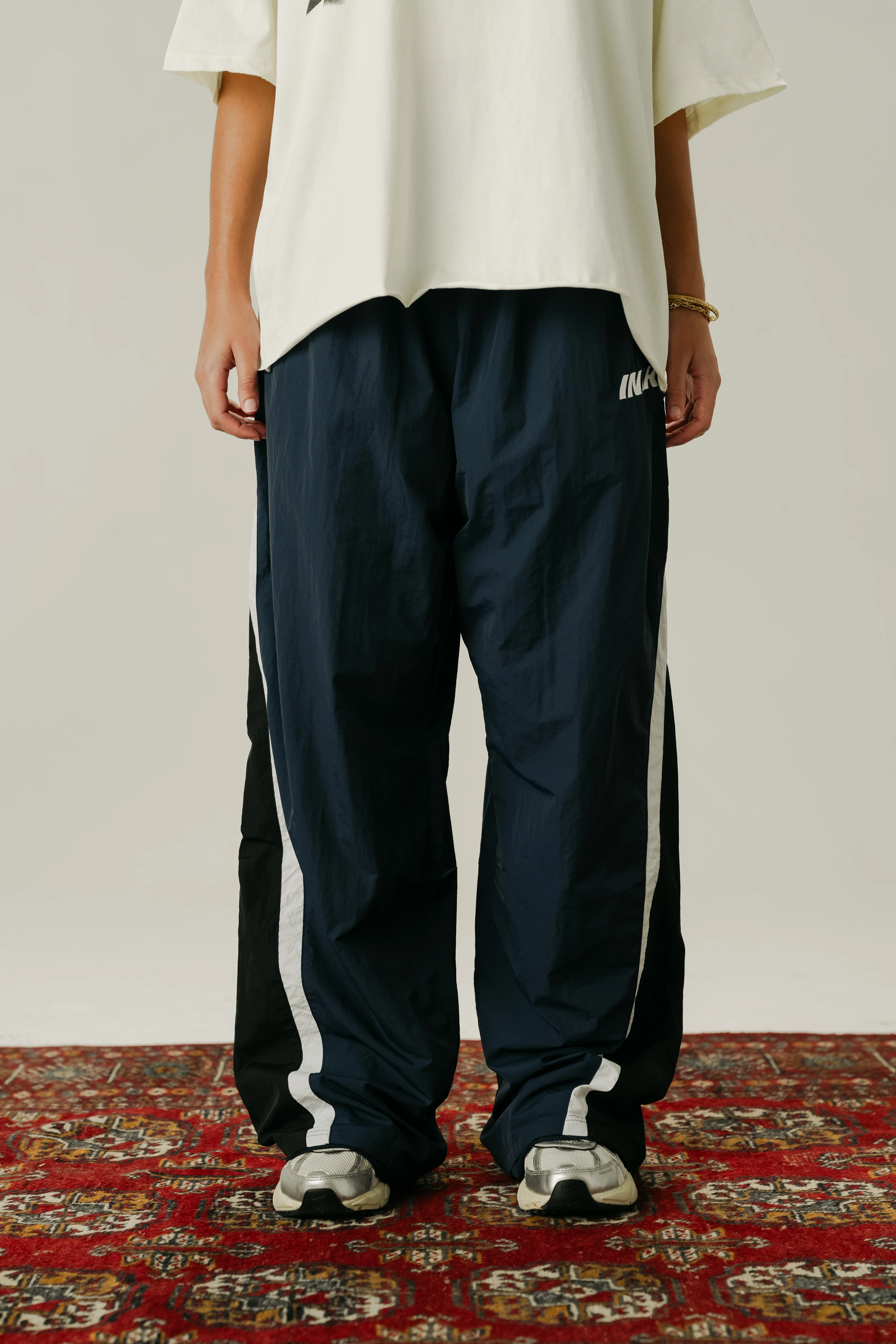 BAGGY TRACKPANTS - NAVY : BLACK - Image 4