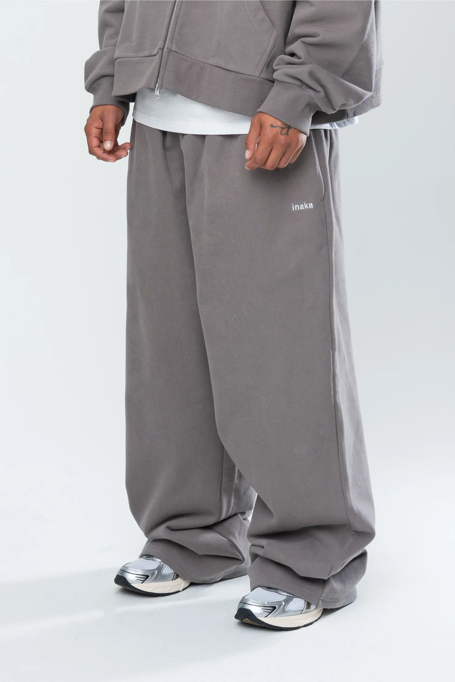BASICS BAGGY SWEATS - STONE - Image 3