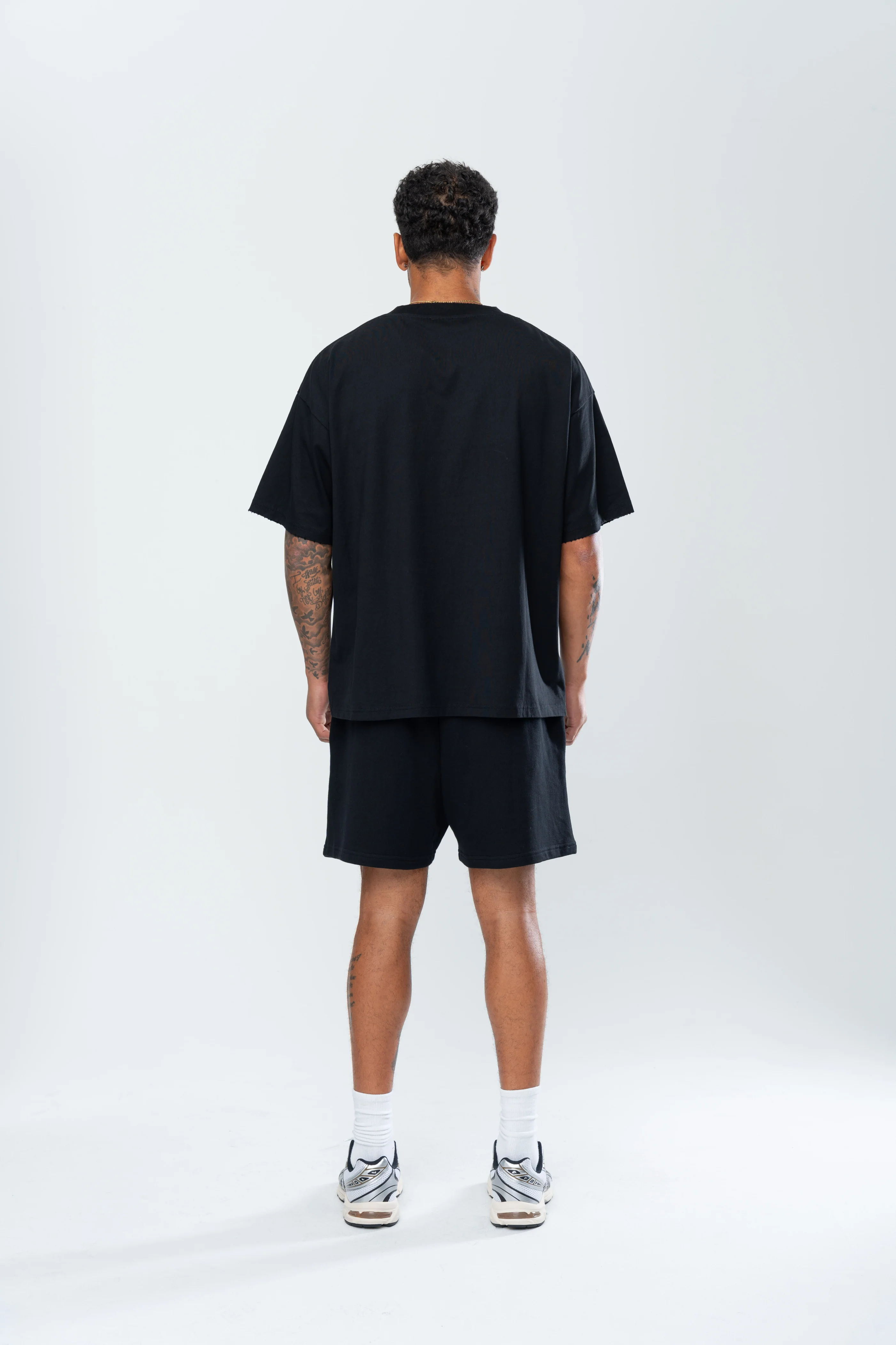 BASICS DISTRESSED TEE - BLACK - Image 4