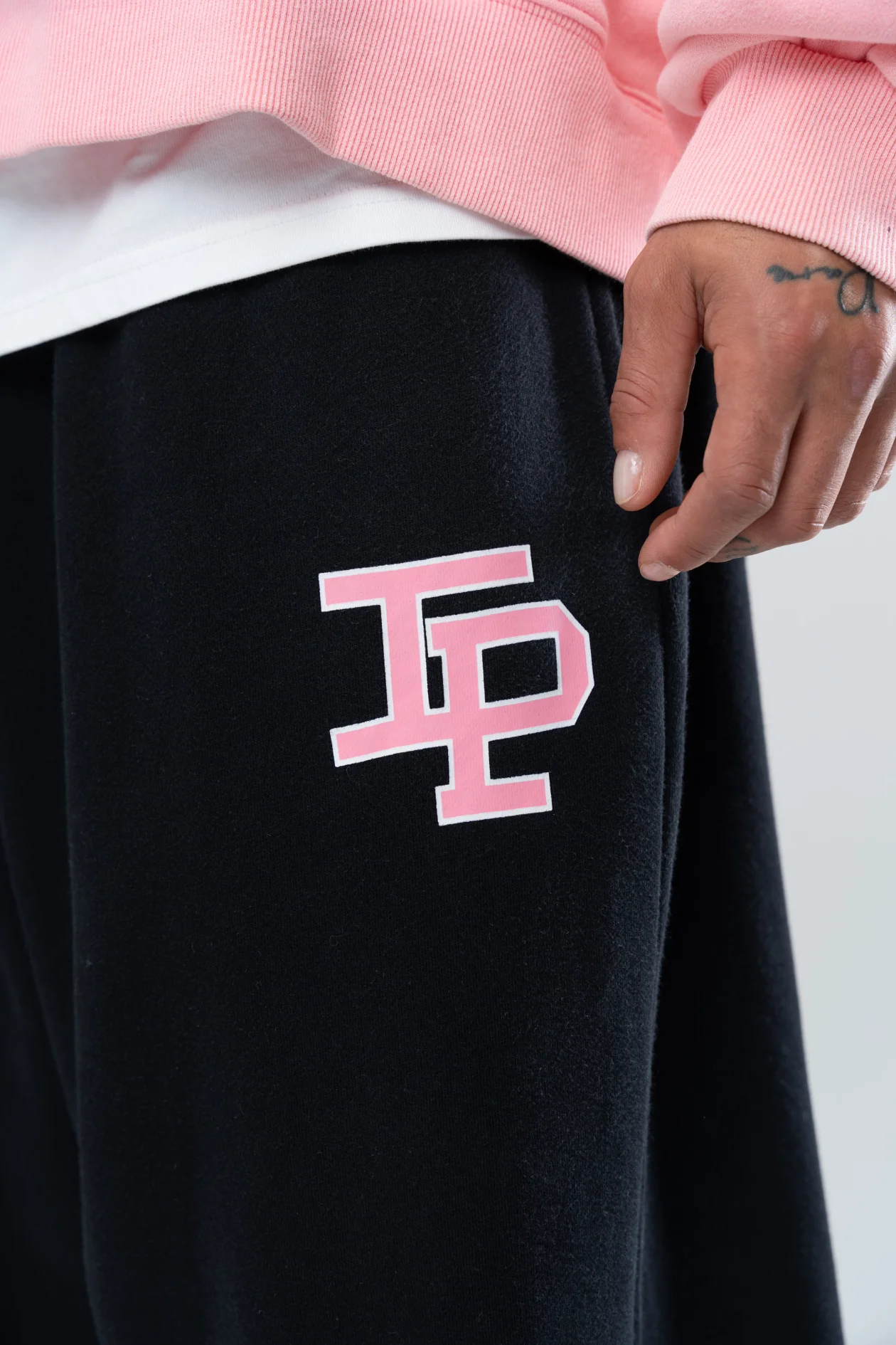 CLASSIC BAGGY SWEATS - BLACK/PINK - Image 5