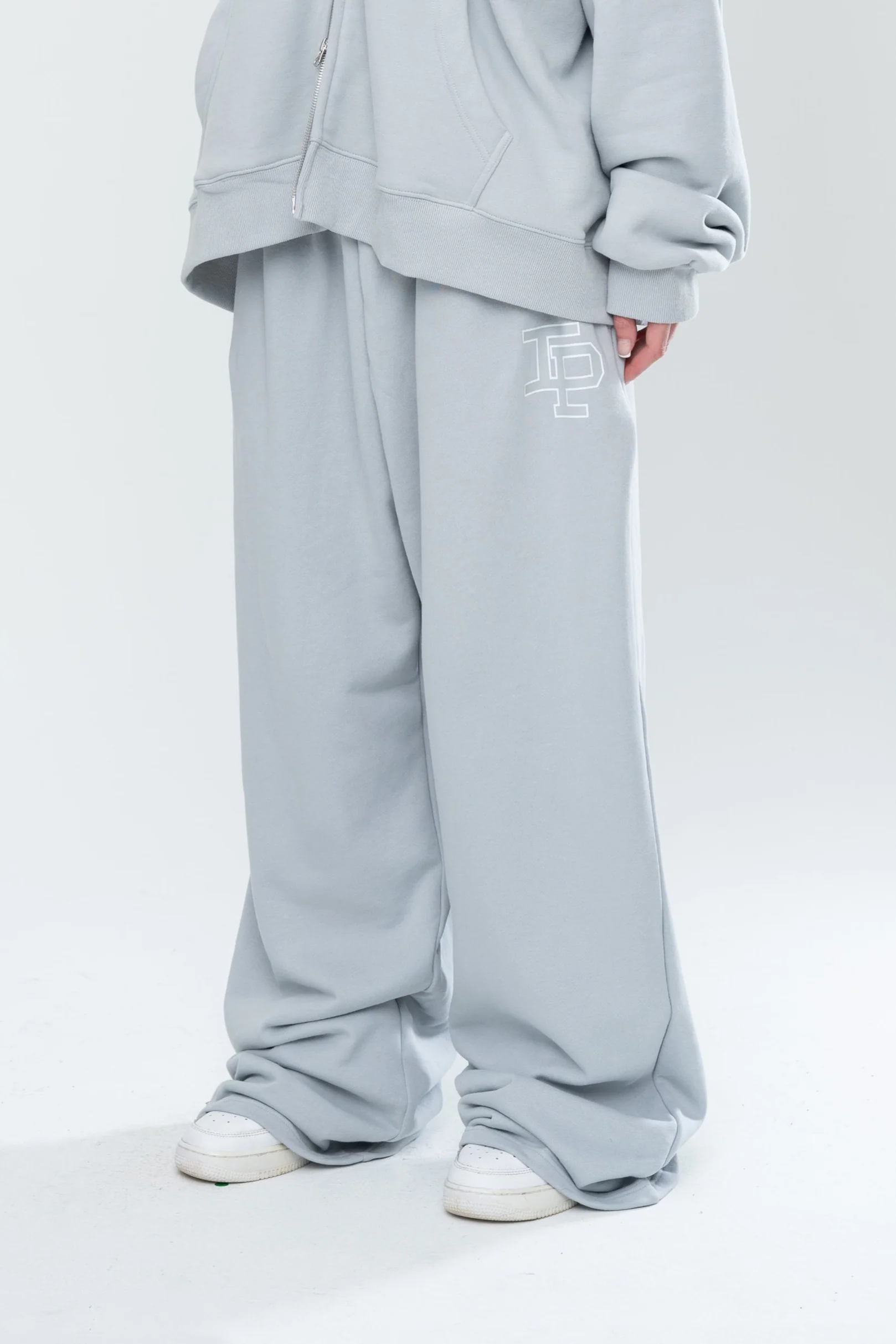 CLASSIC BAGGY SWEATS - GREY - Image 11