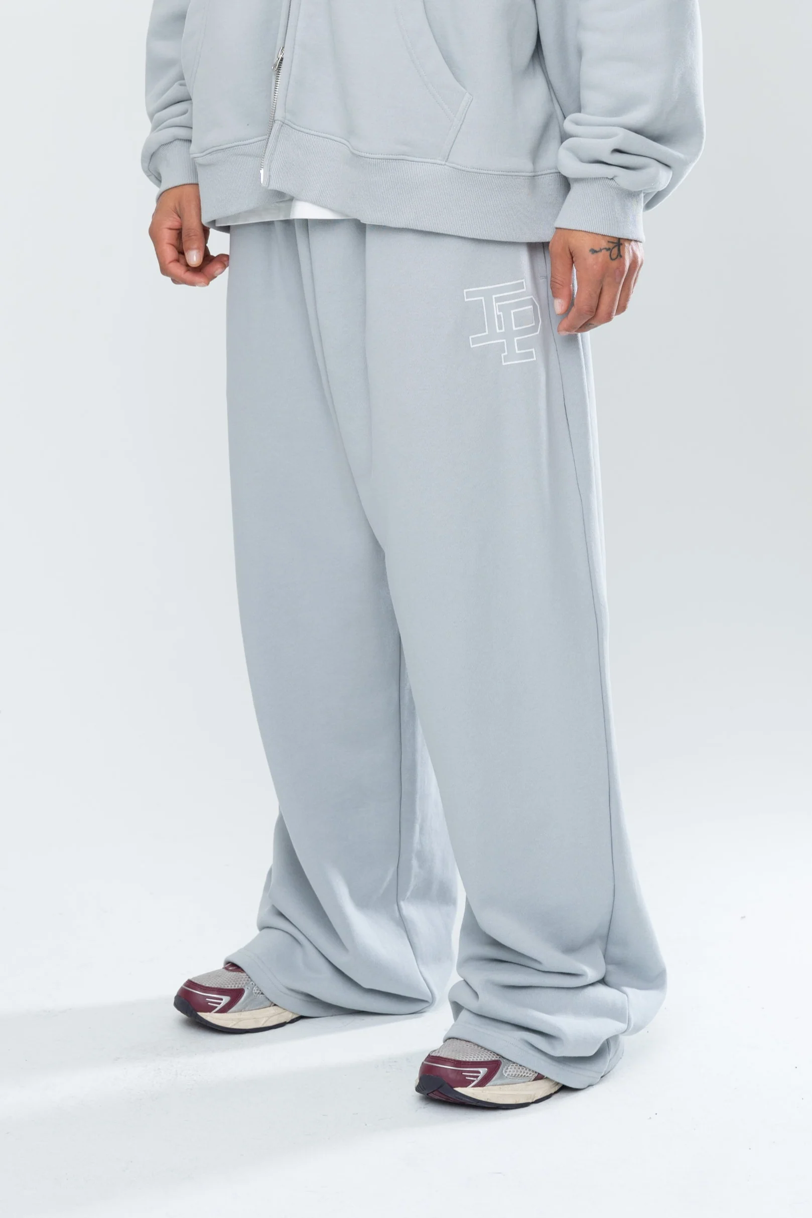 CLASSIC BAGGY SWEATS - GREY - Image 4