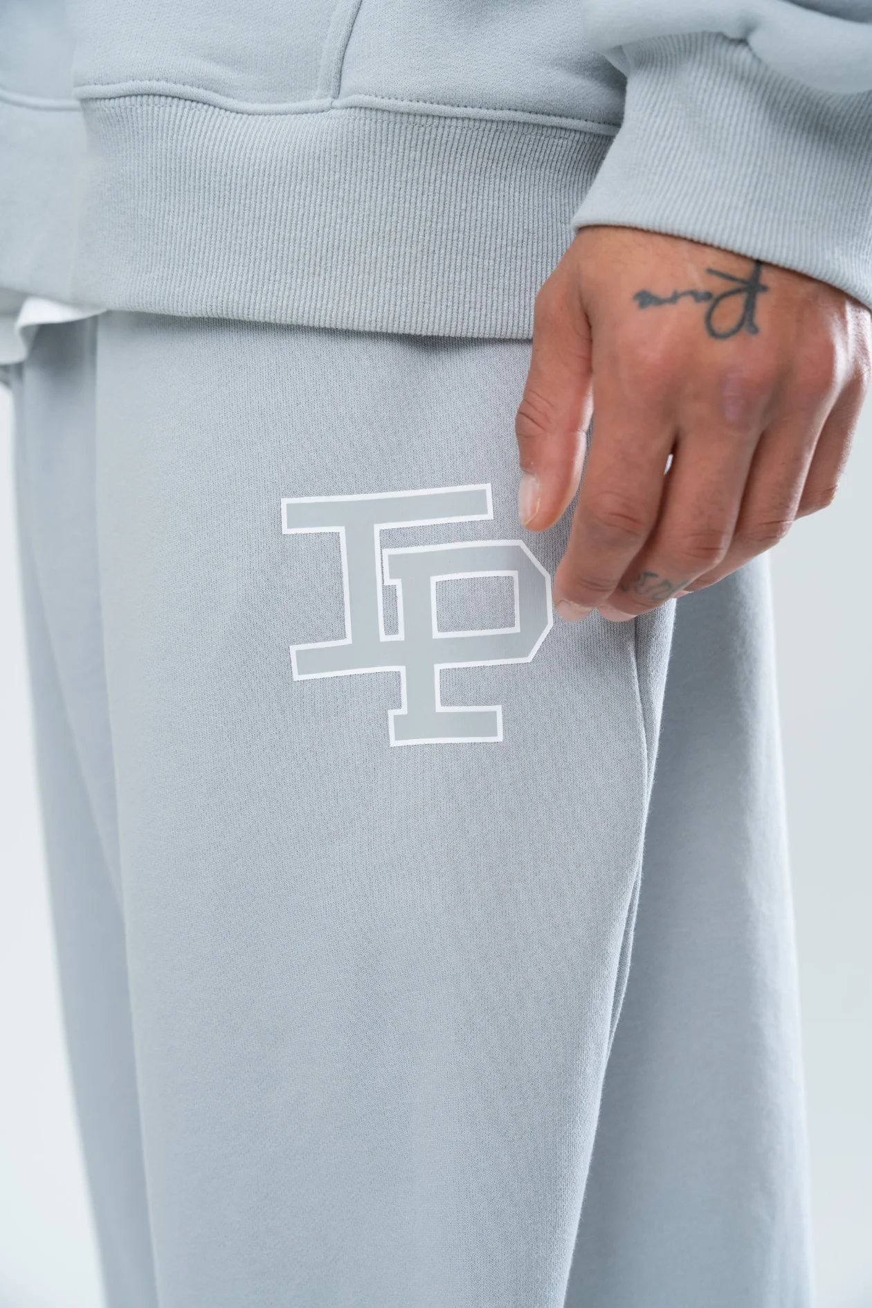 CLASSIC BAGGY SWEATS - GREY - Image 5