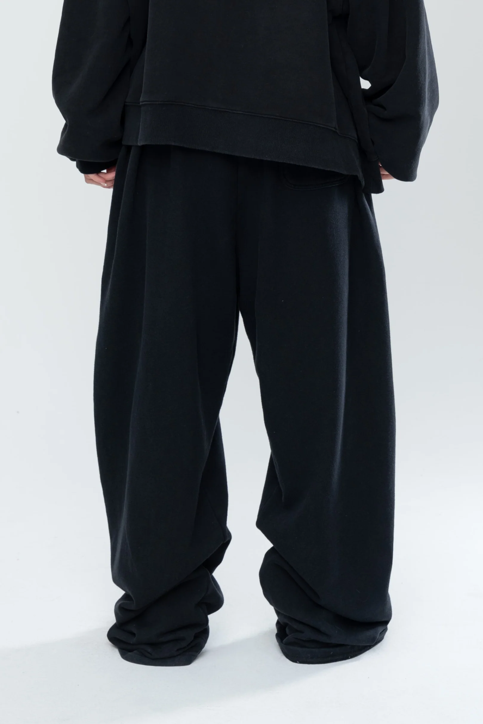 CLASSIC BAGGY SWEATS - BLACK - Image 13