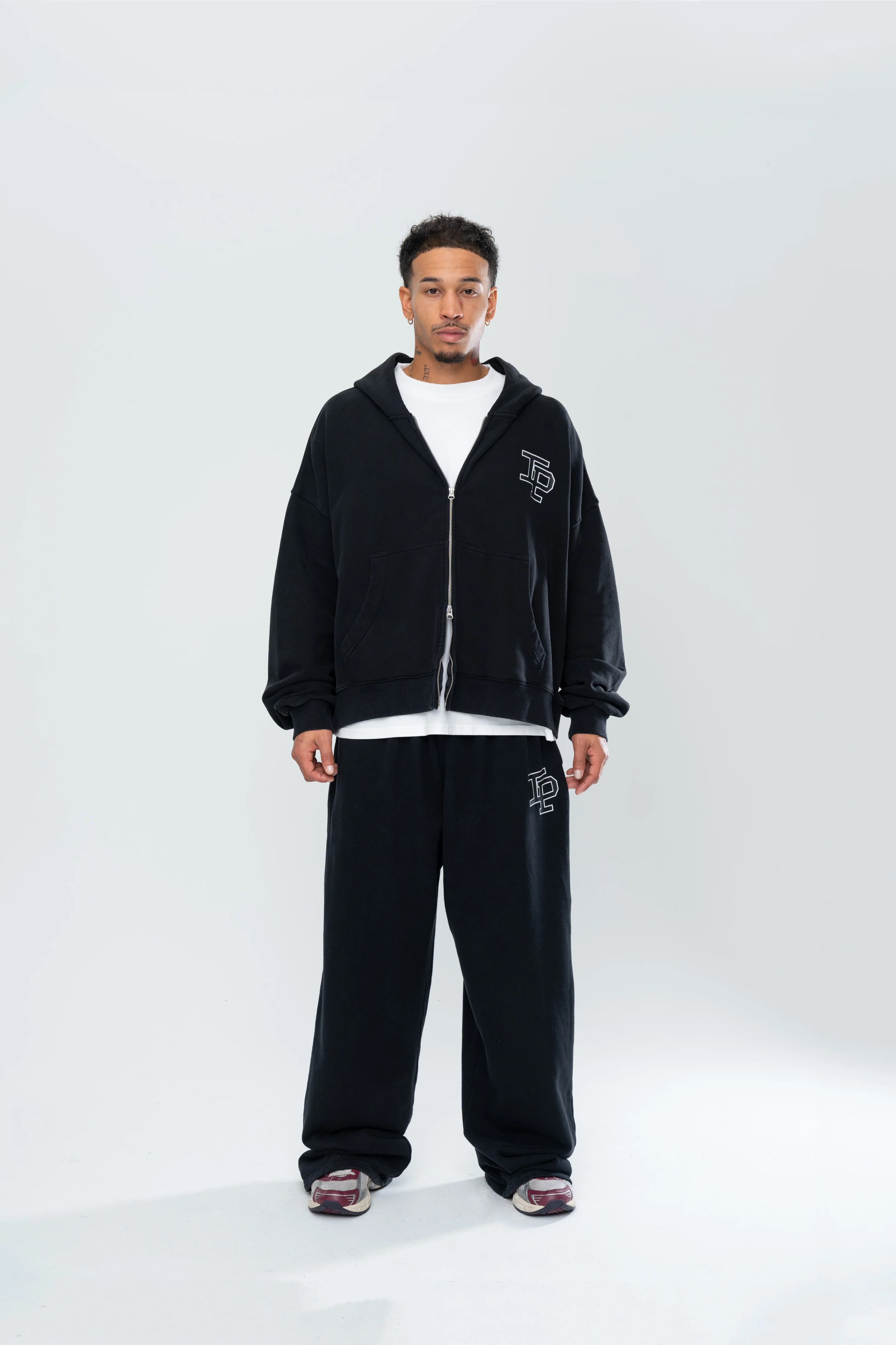 CLASSIC BAGGY SWEATS - BLACK - Image 2