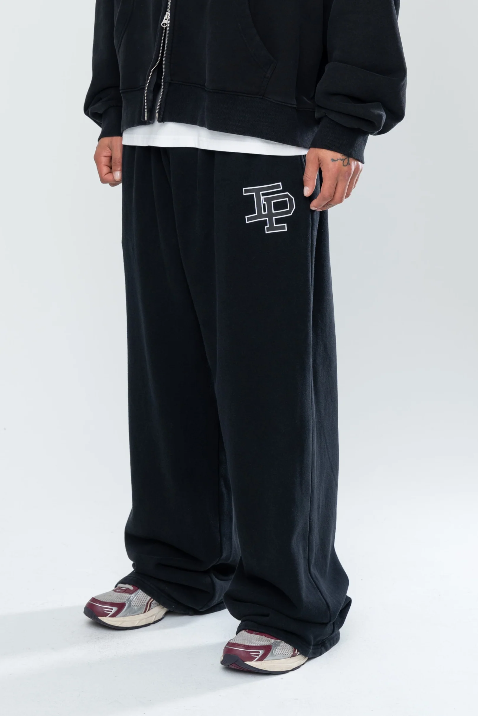 CLASSIC BAGGY SWEATS - BLACK - Image 4