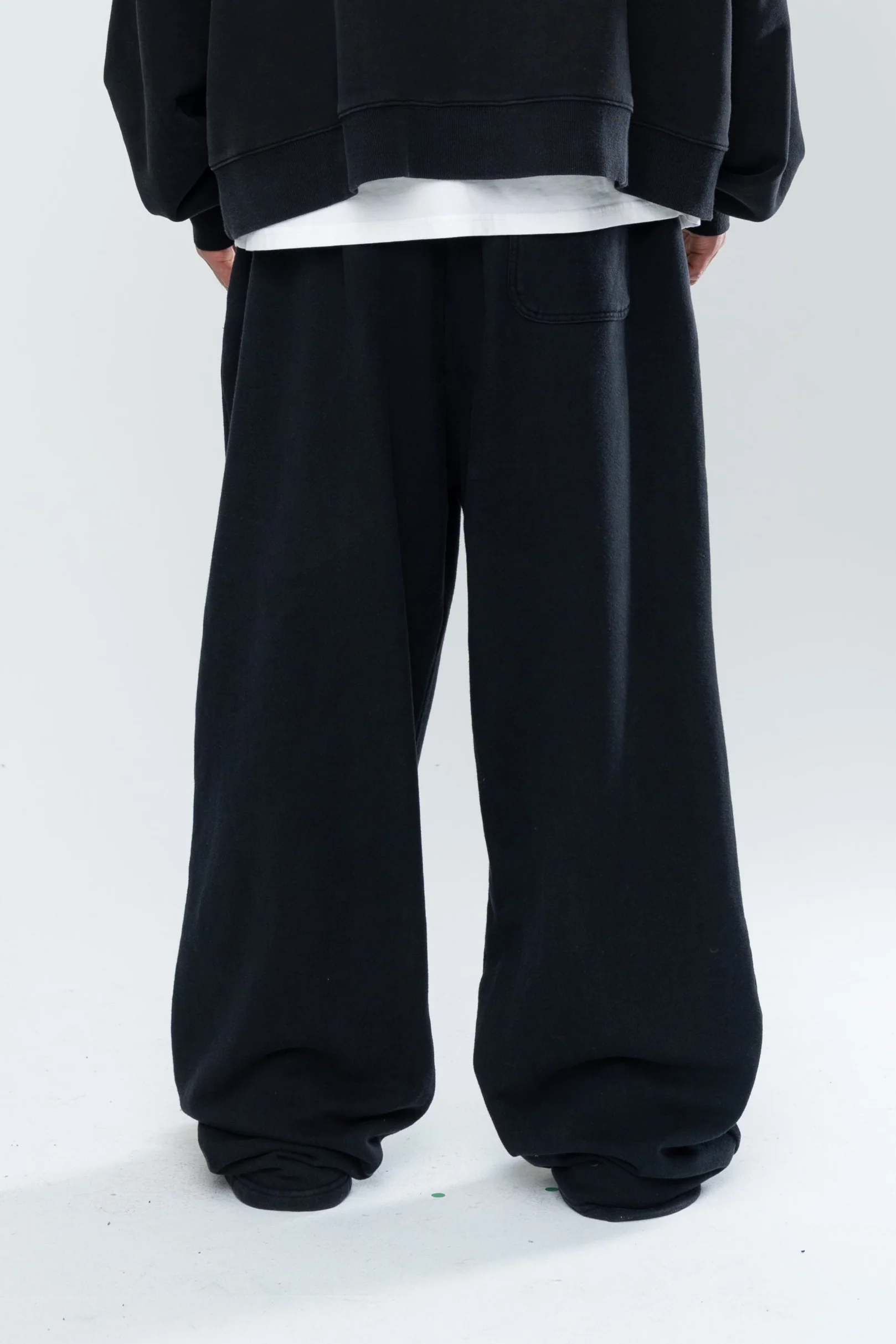 CLASSIC BAGGY SWEATS - BLACK - Image 7