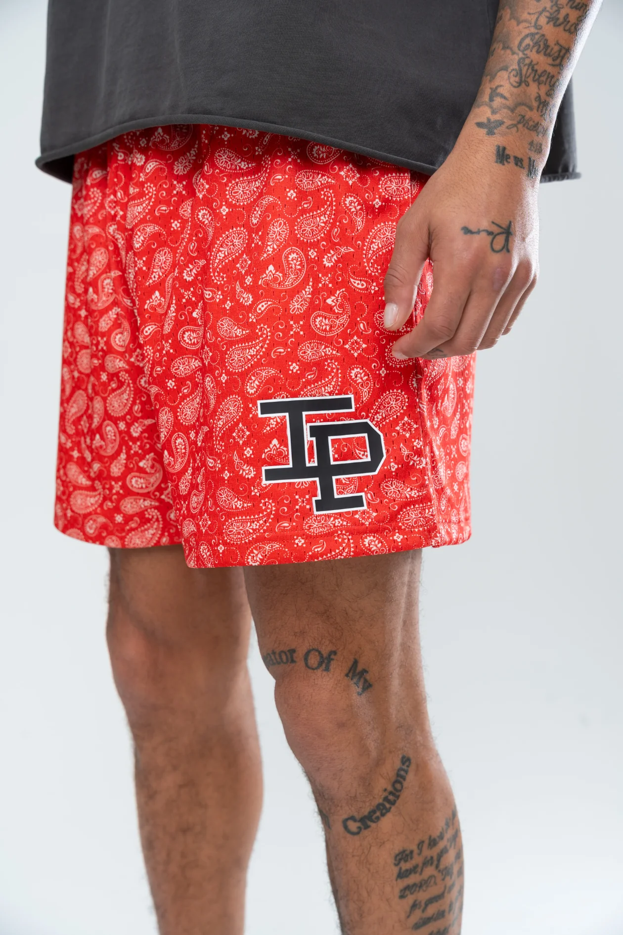 CLASSIC PAISLEY MESH SHORTS - RED - Image 2