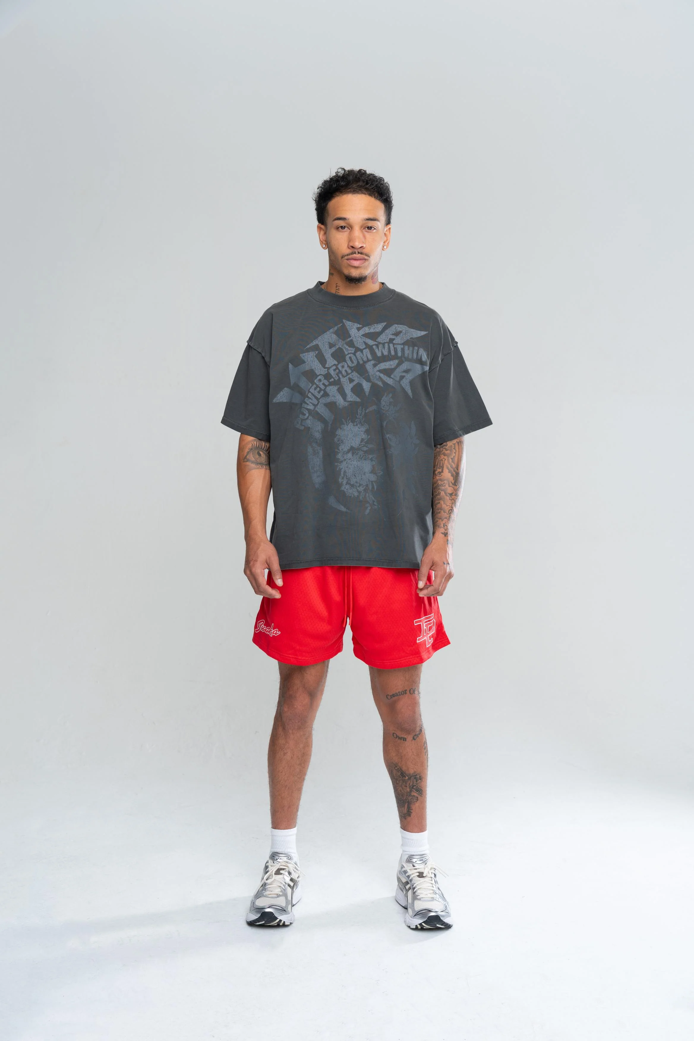 FLORAL GRUNGE REVERSE TEE - VINTAGE BLACK - Image 2