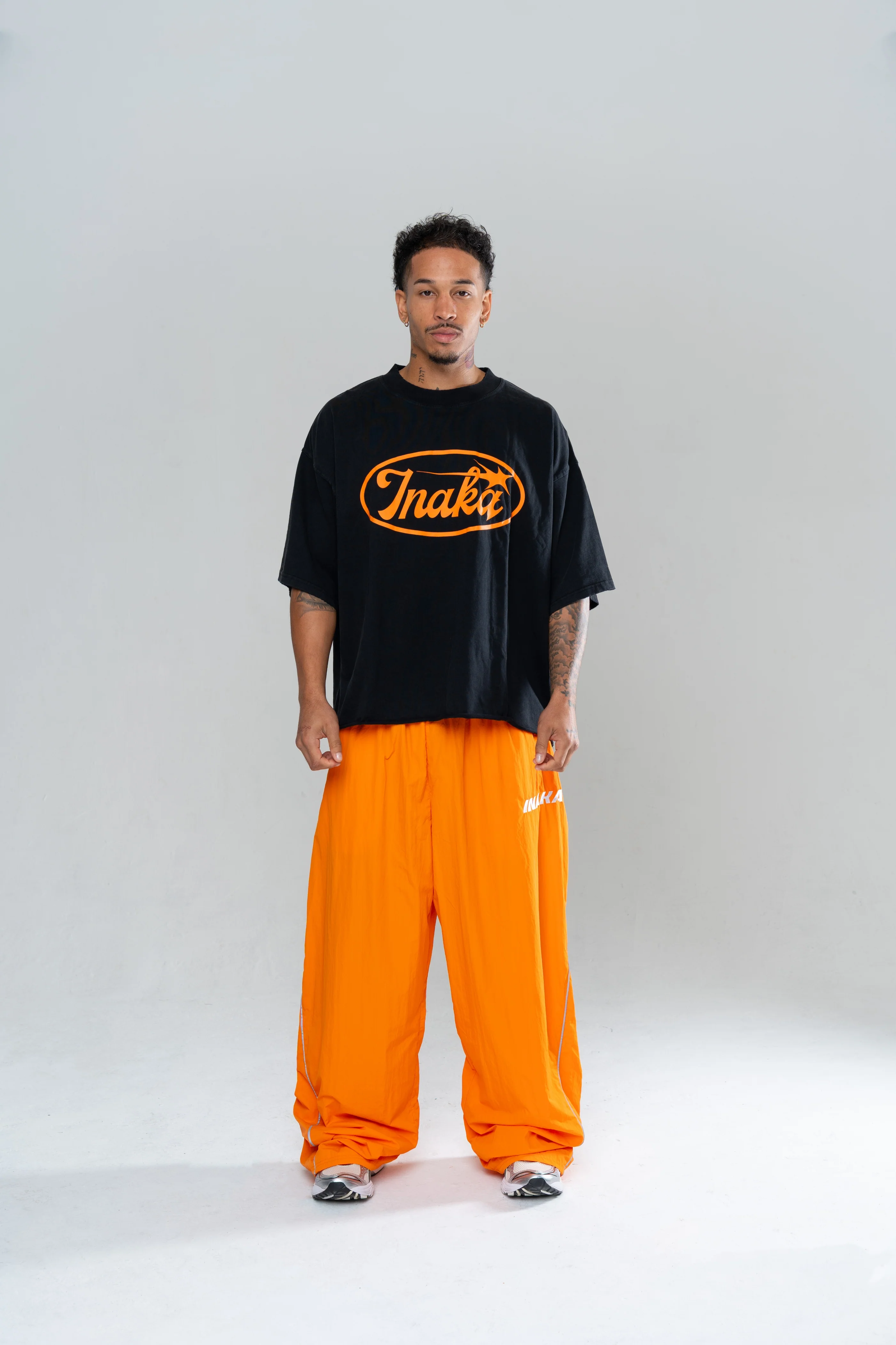 ICONIC BAGGY TRACKPANTS - ORANGE - Image 2