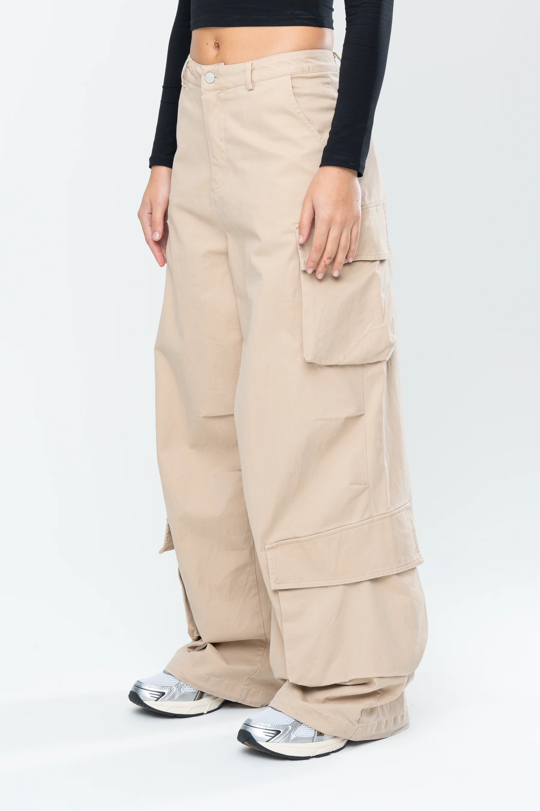 INAKA BAGGY CARGO PANTS - SAND - Image 13