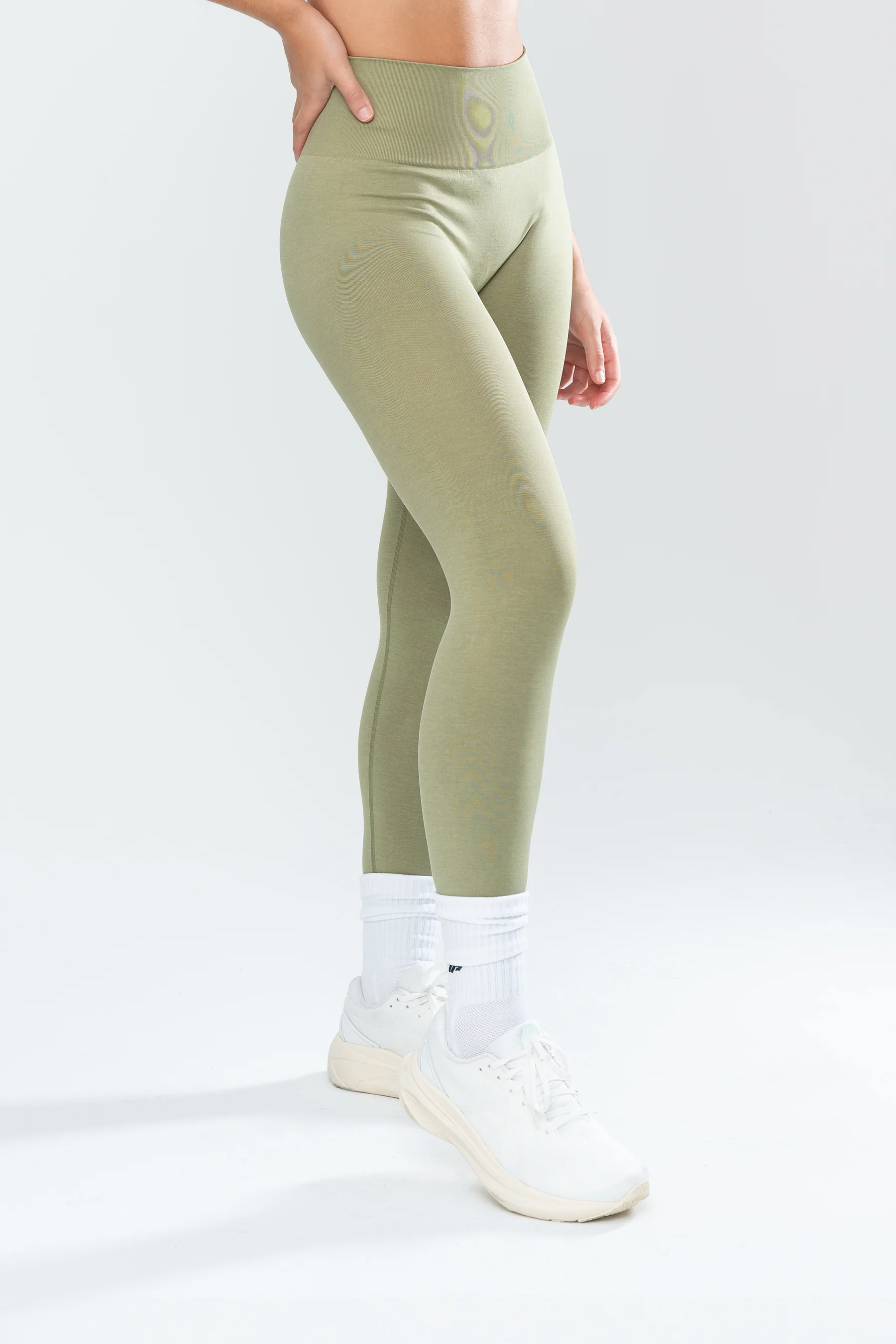 STELLA SEAMLESS LEGGINGS - OLIVE - Image 4