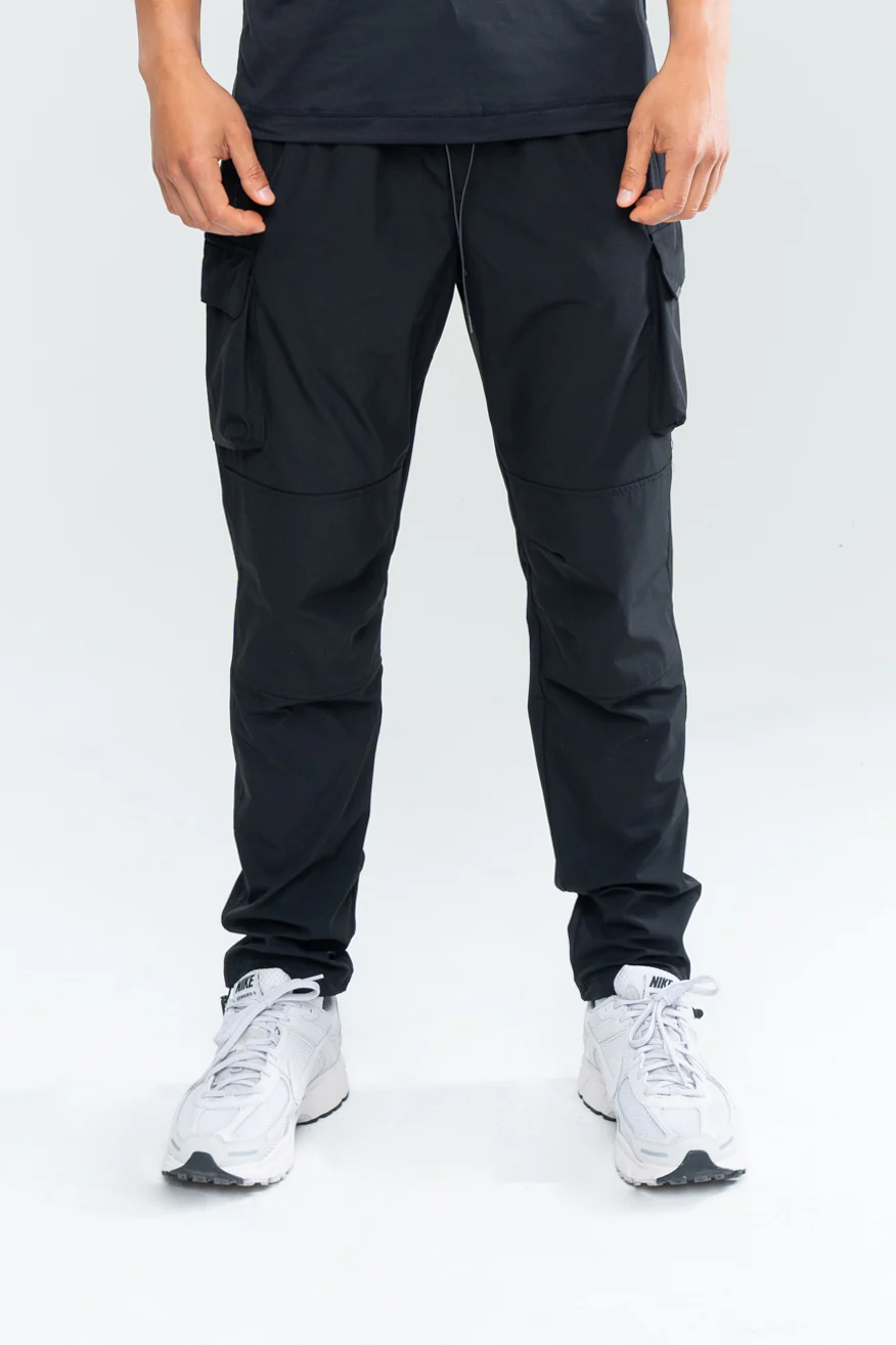 MEN'S PERFORMANCE TECH CARGO JOGGERS - JET BLACK - Image 3