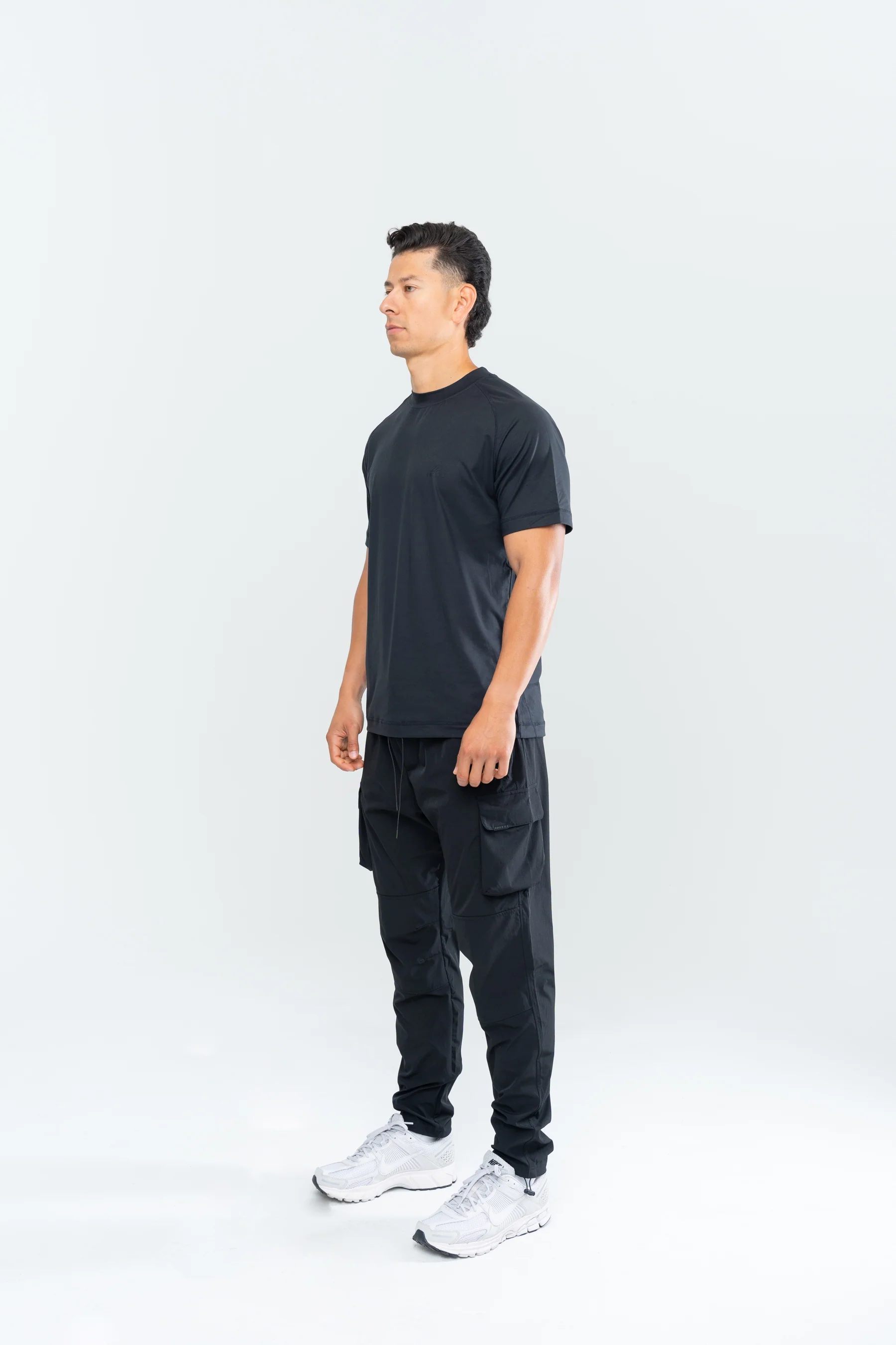 MEN'S PERFORMANCE TECH CARGO JOGGERS - JET BLACK - Image 4