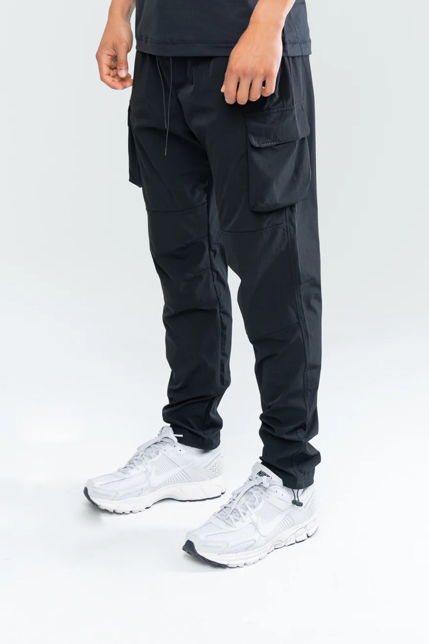 MEN'S PERFORMANCE TECH CARGO JOGGERS - JET BLACK - Image 5