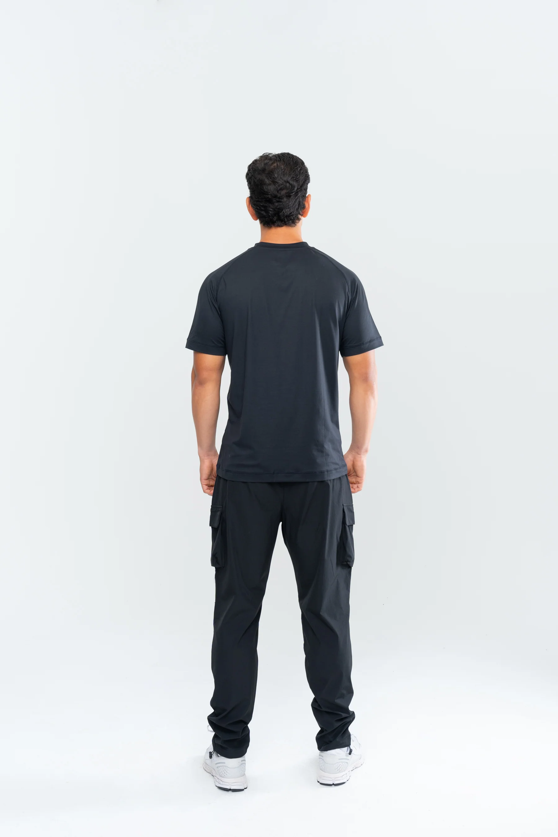 MEN'S PERFORMANCE TECH CARGO JOGGERS - JET BLACK - Image 6