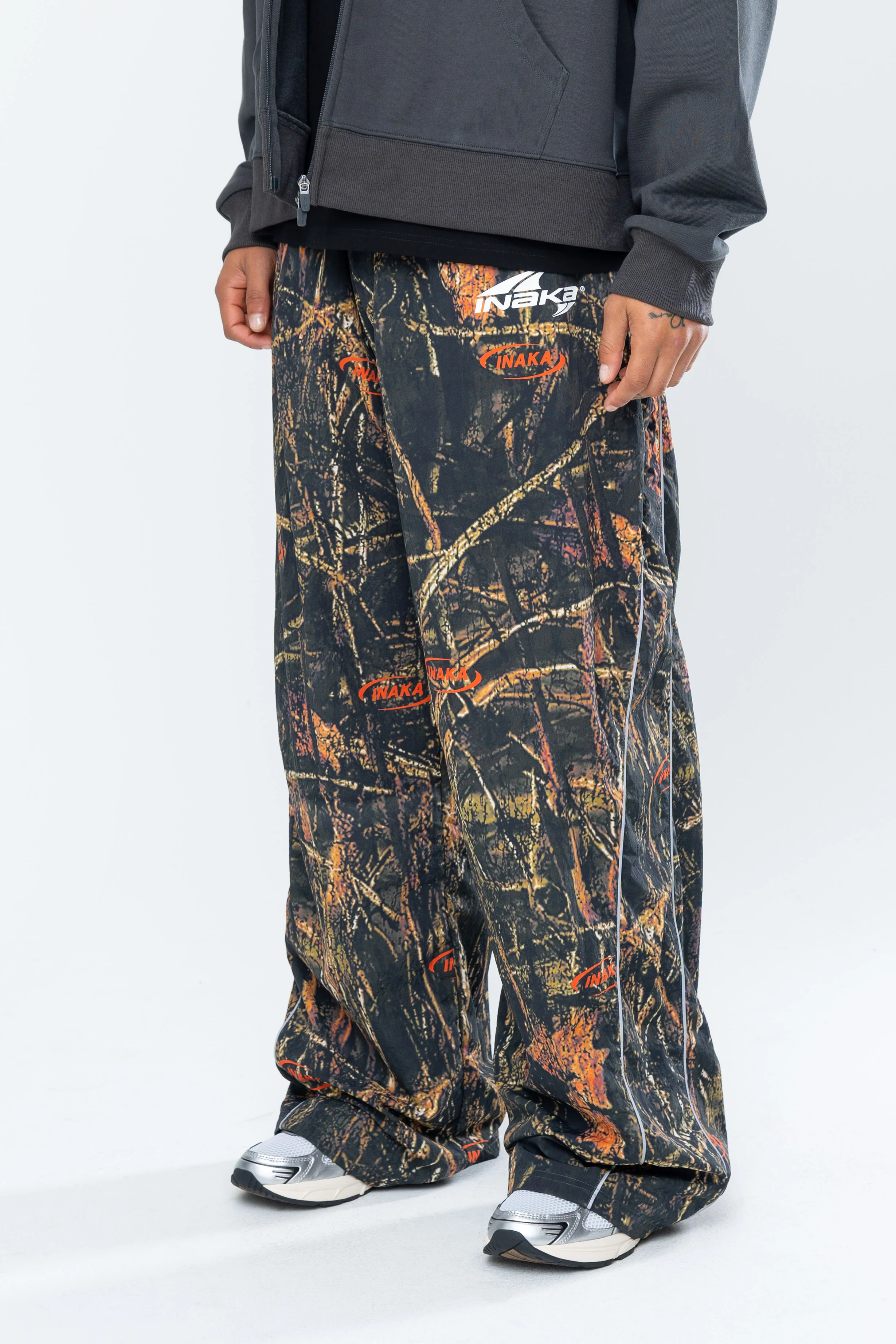 TUNDRA BAGGY TRACK PANTS - TUNDRA CAMO - Image 2