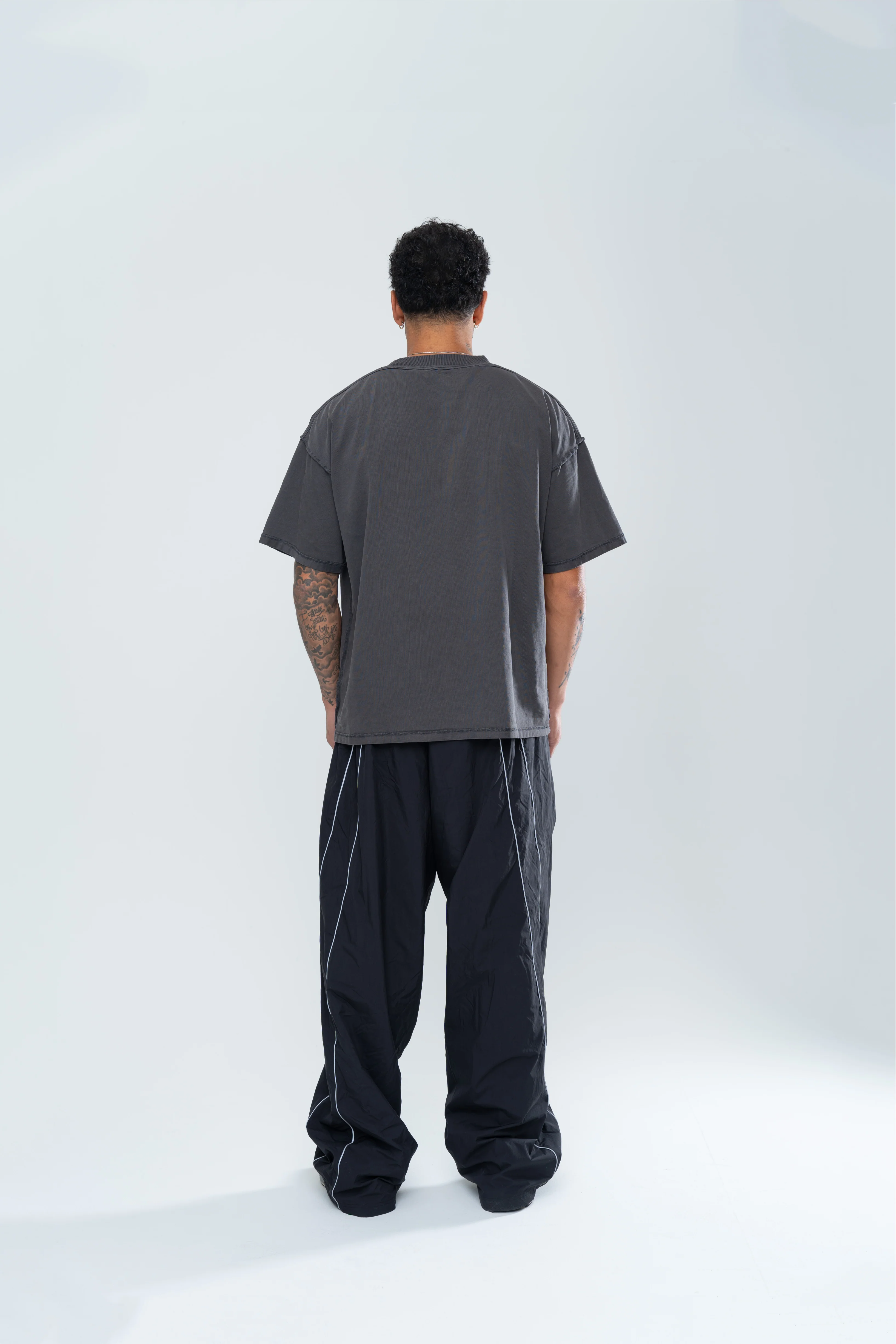 PROPERTY REVERSE TEE - VINTAGE BLACK - Image 5