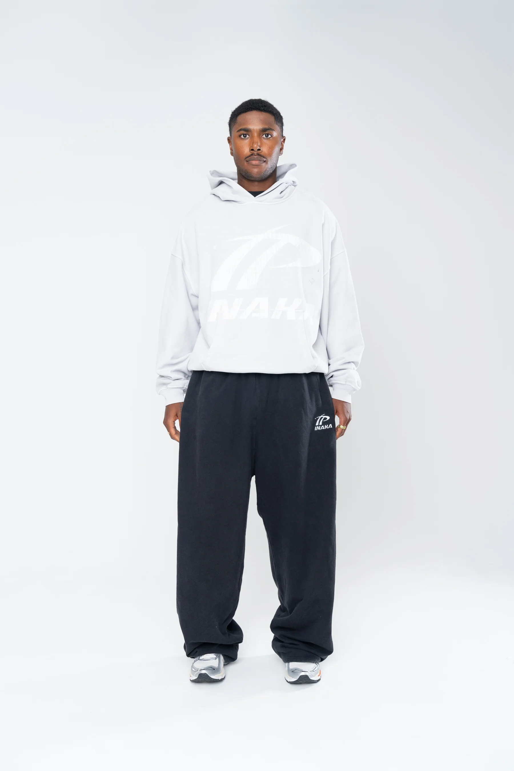 SPORTSWEAR BAGGY SWEATPANTS - BLACK - Image 3