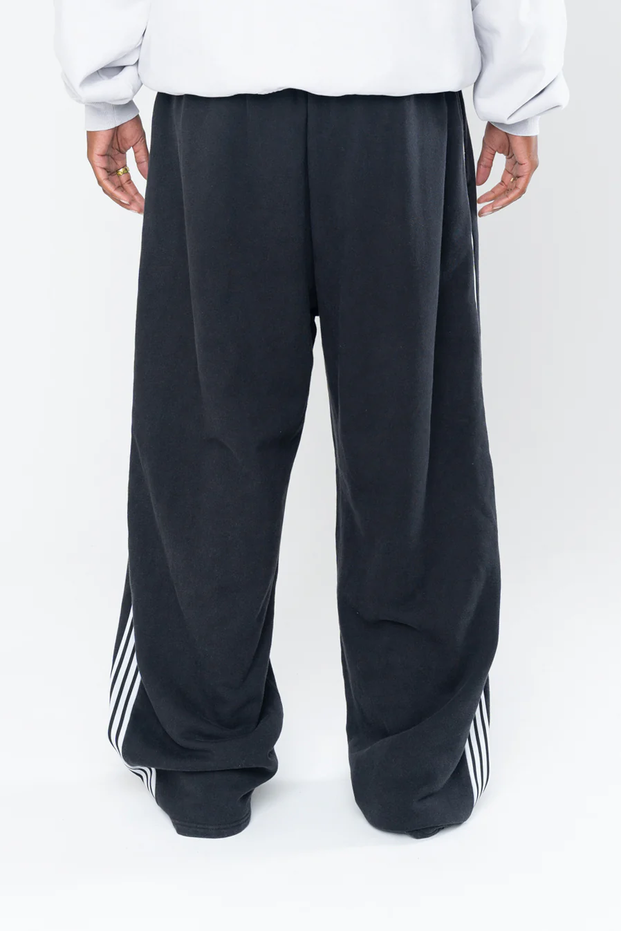 SPORTSWEAR BAGGY SWEATPANTS - BLACK - Image 8