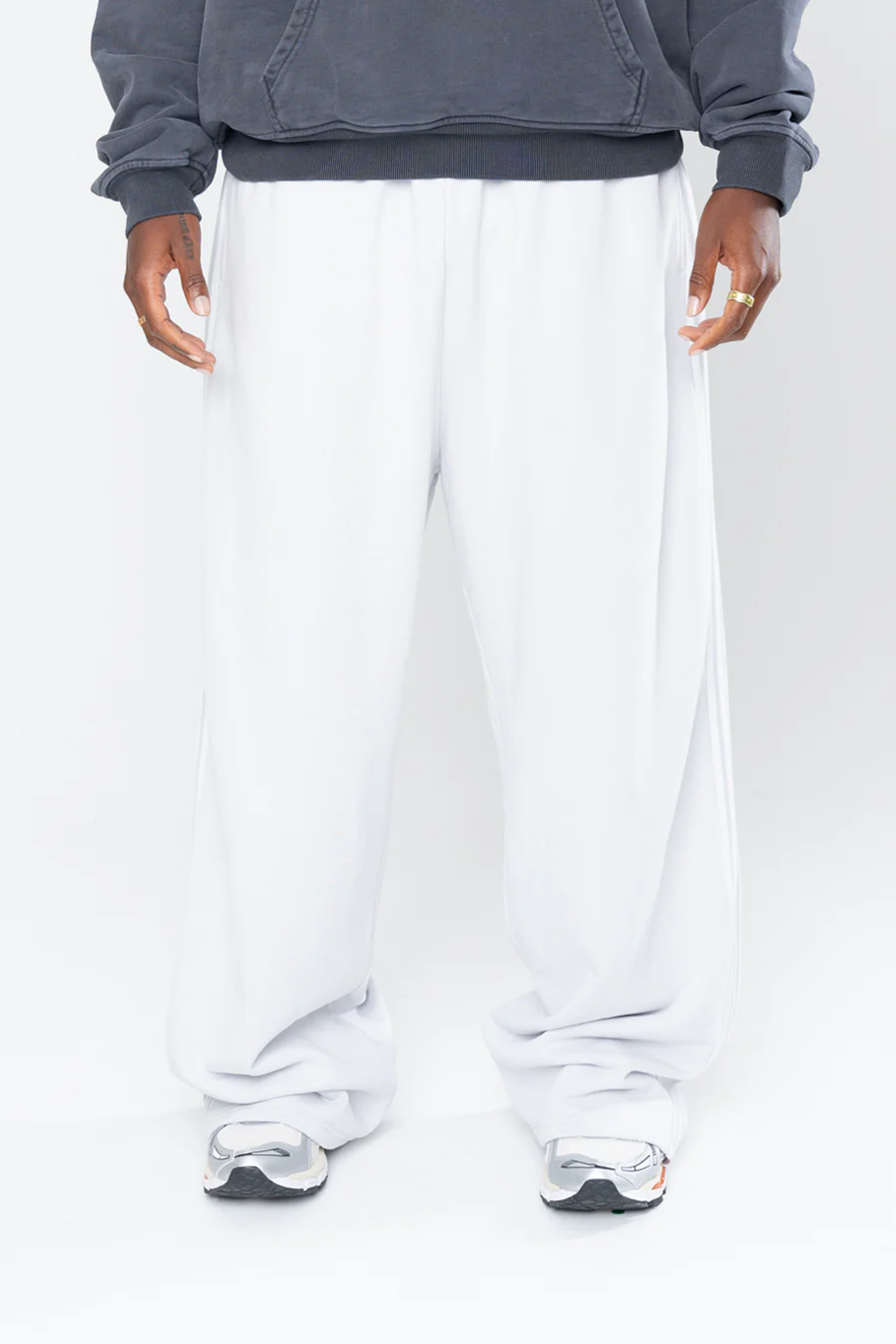 SPORTSWEAR BAGGY SWEATPANTS - GRAY - Image 4