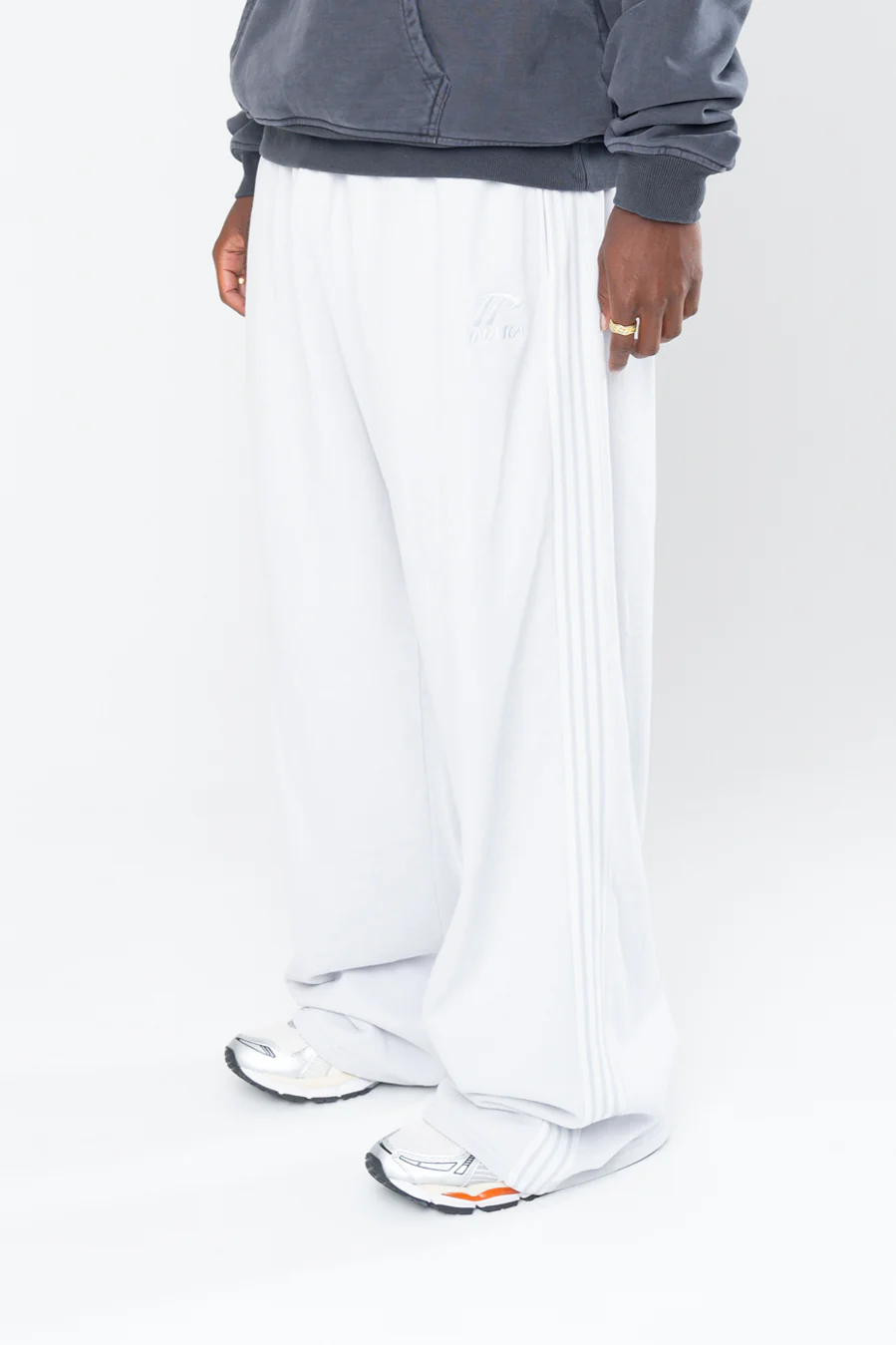 SPORTSWEAR BAGGY SWEATPANTS - GRAY - Image 6
