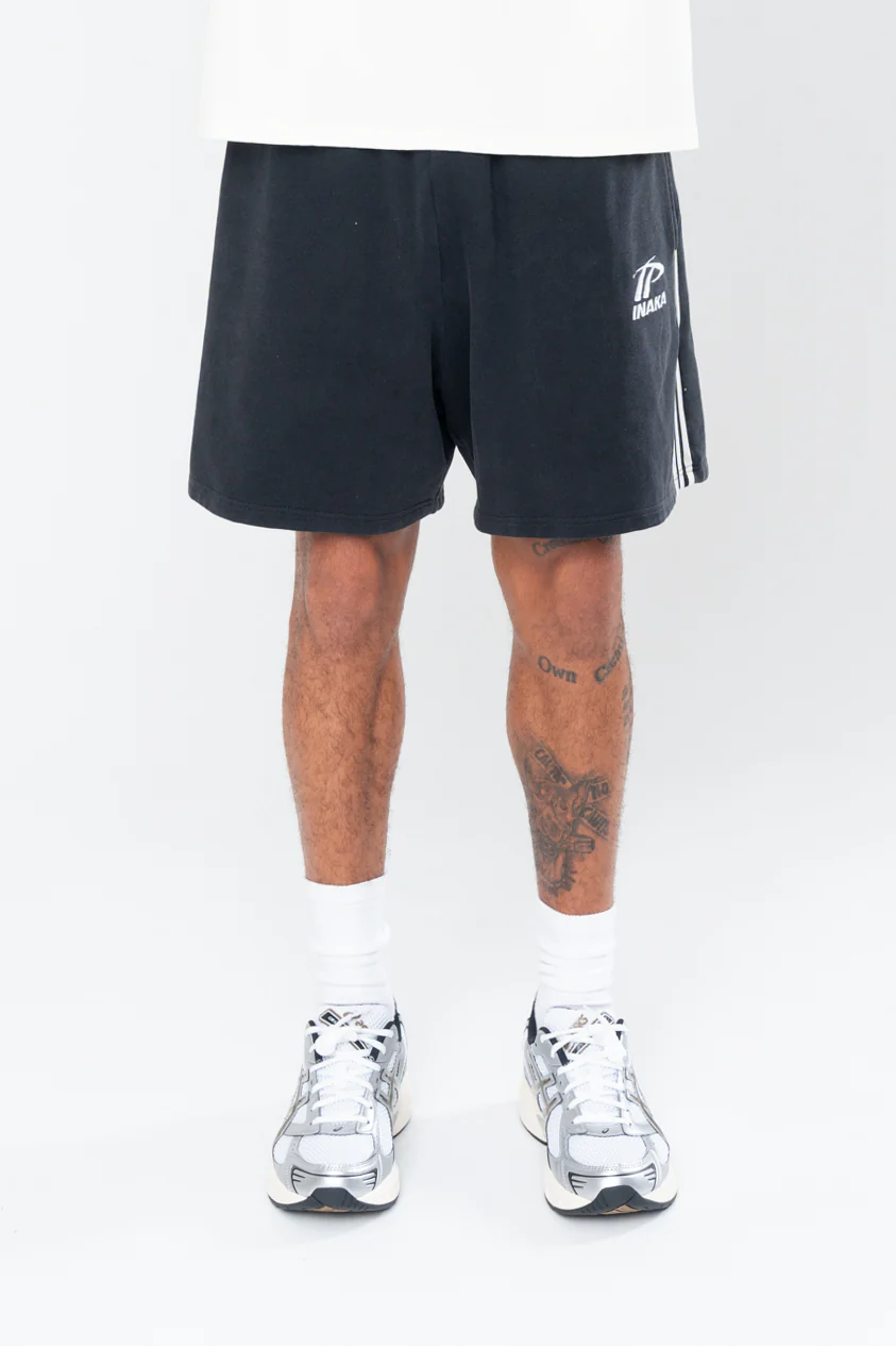 SPORTSWEAR SWEAT SHORTS - BLACK - Image 4