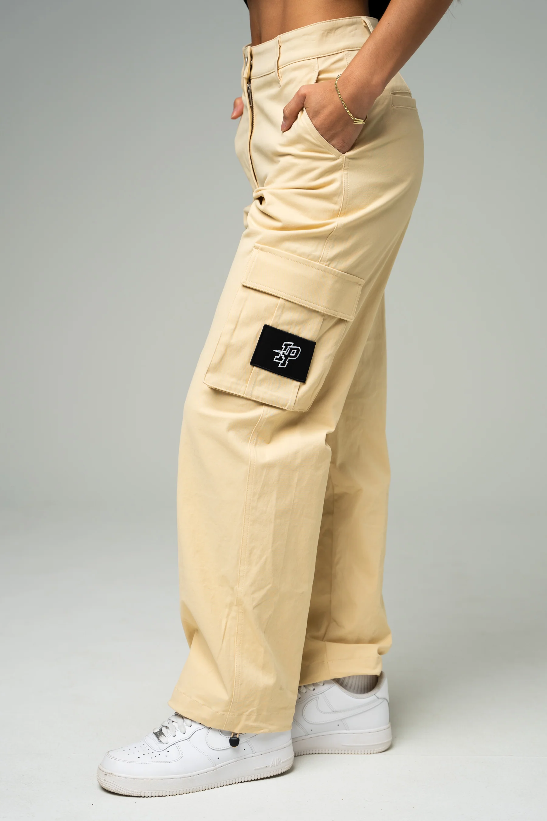 WOMEN'S CARGO PANTS - DESERT - Image 4